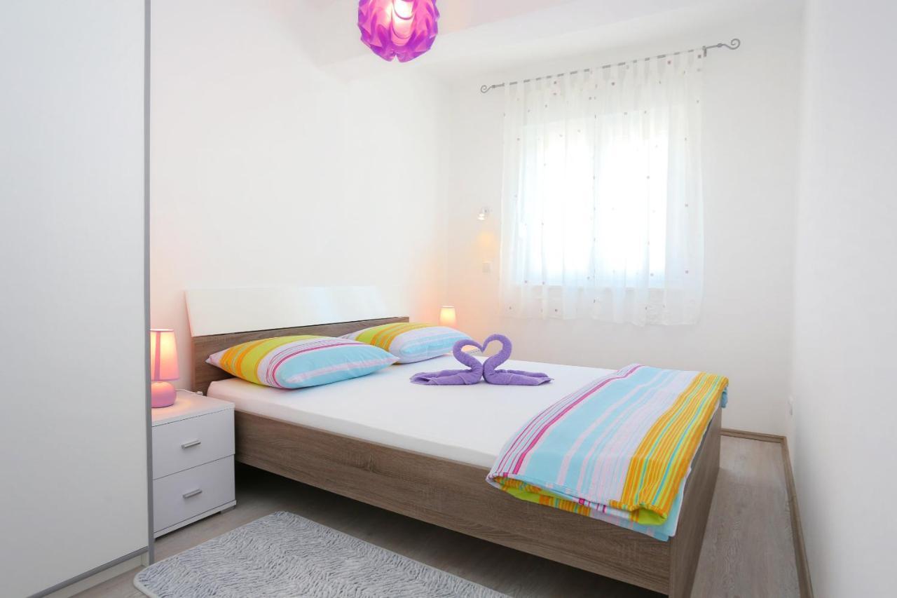 Apartments With A Parking Space Omis - 10362 외부 사진