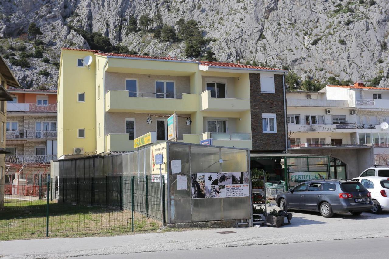 Apartments With A Parking Space Omis - 10362 외부 사진